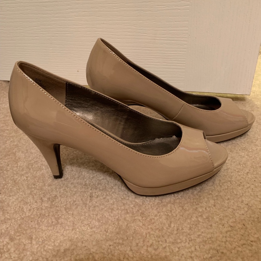 Heels - Picture 3 of 3
